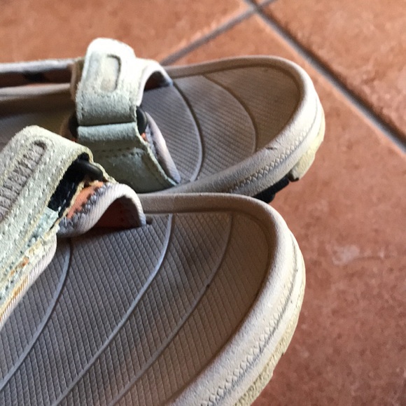 Teva gray leather strappy sandal shoes size 8 - Picture 12 of 12